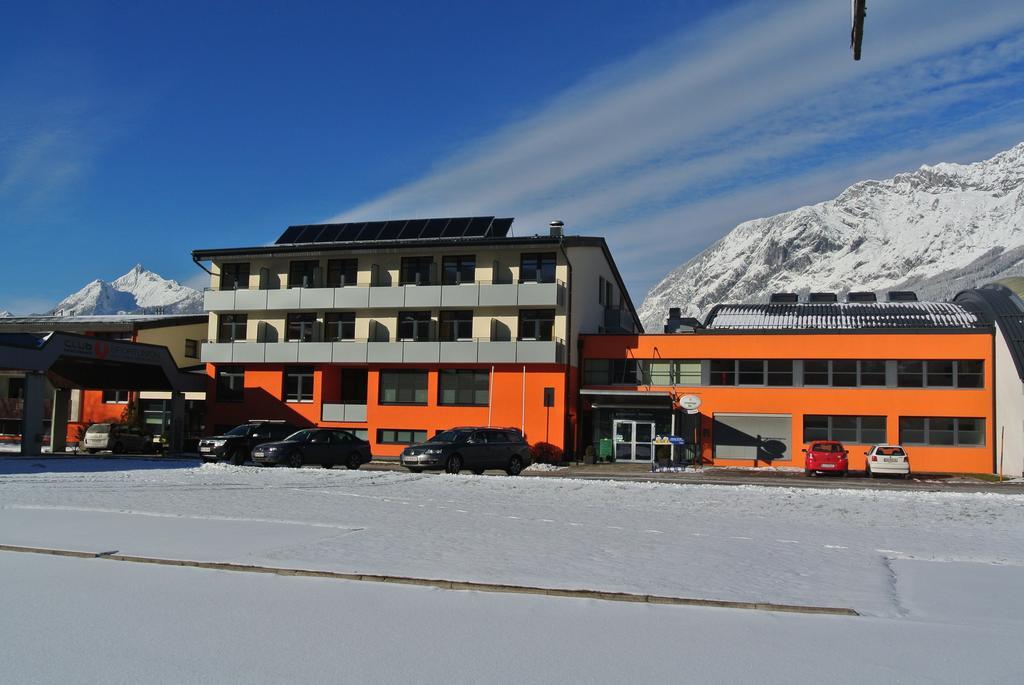 Sportsarea Grimming Bed & Breakfast Niederoblarn Exterior photo